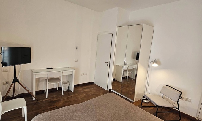 Potenza House | Double or Twin - Private Outdoor Bathroom and Private Parking in Loco