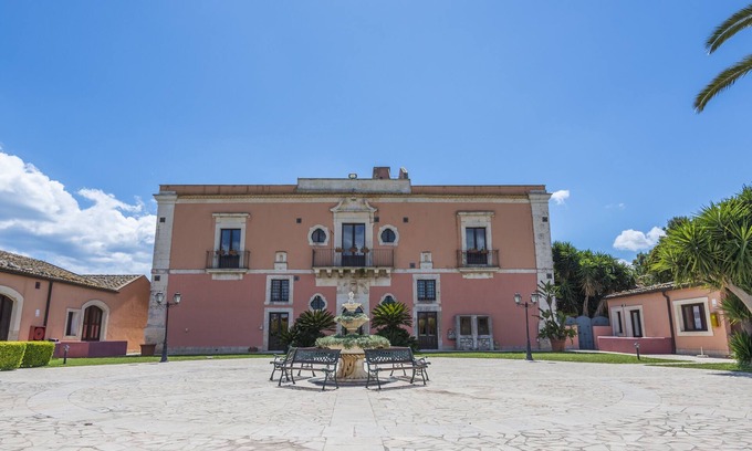 Maeggio Hotel | Double Pool View Hotel Lady Lusya ★