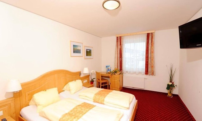 Aigen im Ennstal Bed & Breakfast | Double room with shower, WC, comfort - Kirchenwirt Aigen