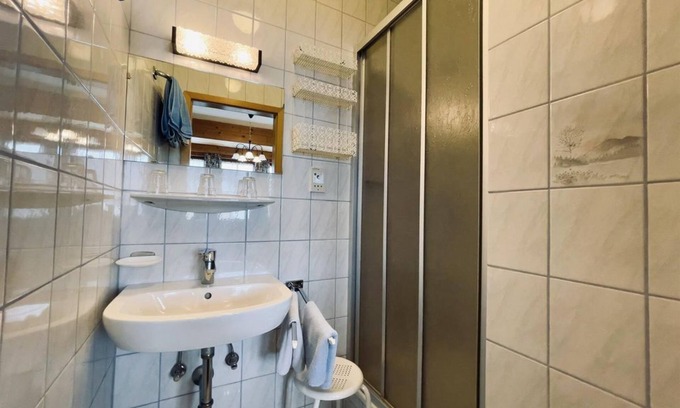 Muehlbach Am Hochkoenig House | Double room with extra bed (room 5) - Gasthof Scherer