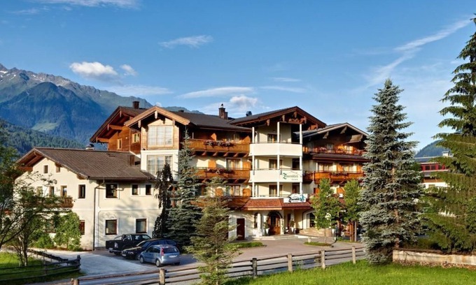 Bramberg am Wildkogel Apartment | Double Studio "Bergkristall" m. Ofenstube - Tauernblick, Emerald Hotel