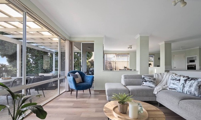 Wannanup House | Double storey/ four bedroom/ Pet -Family Friendly/ Waterfront Views