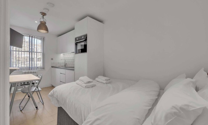 Brompton & Hans Town Apartment | Double Studio Next to Harrods