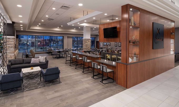 Madison Hotel | DoubleTree by Hilton Madison East