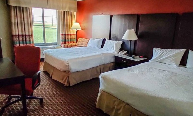 Owatonna Hotel | DoubleTree by Hilton Owatonna