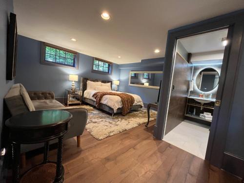Laurelhurst Apartment | Dougan Suites
