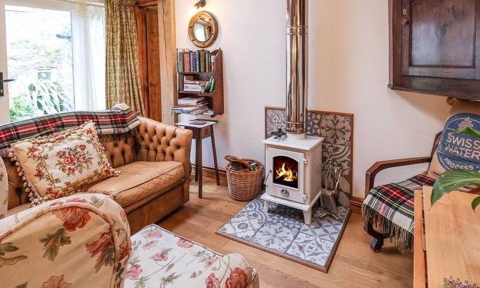 Picklescott Cottage | DOVE COTTAGE, family friendly, with open fire in Church Stretton