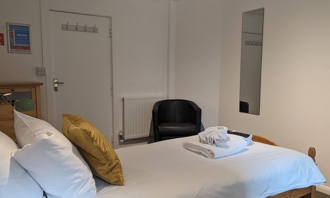 Dover House | Dover Town Rooms (Single Room 1)