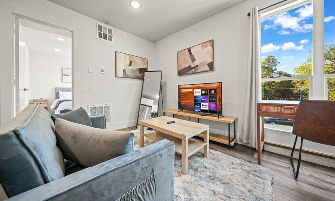 Old East Dallas Apartment | Downtown - 1Bed+ Free Parking