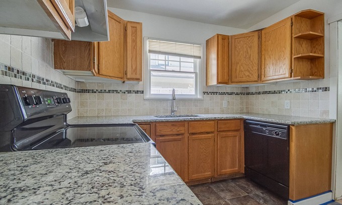 East End Cottage | downtown 2 bedroom cottage