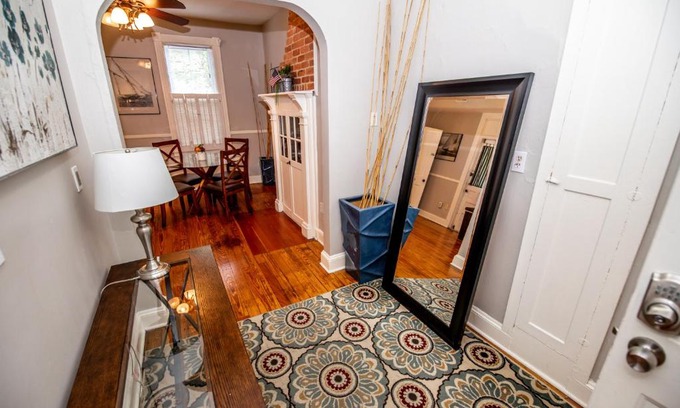 Historic District Apartment | Downtown Annapolis King George 1st Floor Hideaway