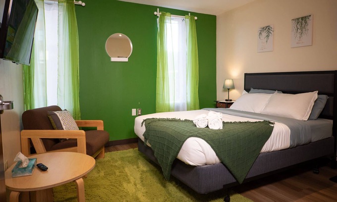 Downtown Pittsburgh Apartment | Downtown Apt | Walk to all stadiums + Conv. Center