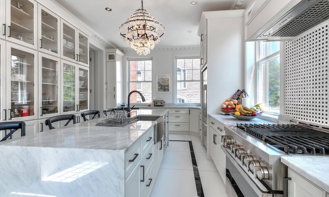 Latin Quarter House | Downtown Central Luxurious Mansion 7 Bedrooms 9000 sqft