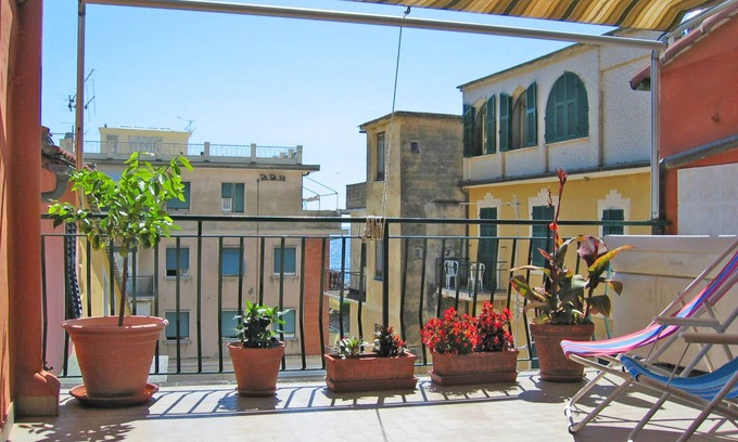 Moneglia Apartment | Downtown, close to the sea, great for your family!