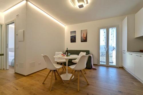 Porto San Giorgio Apartment | Downtown Design Wi-Fi AC Elevator in the house