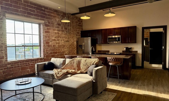 Downtown Tulsa Apartment | Downtown Dream - A Home Run in the Arts District