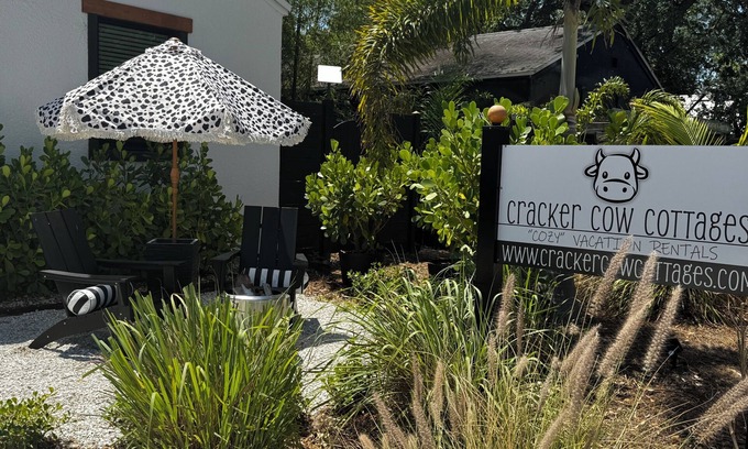 Fort Myers River District House | Downtown Ft. Myers: Walk to Best Eats and Shops!