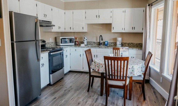 Gatlinburg Condo | Downtown Gatlinburg- Free Parking!