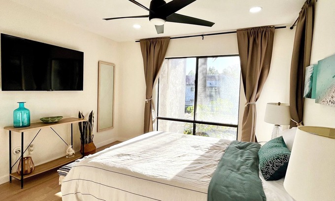 Huntington Beach Condo | Downtown Huntington Beach! LOCATION! CLOSE TO THE BEACH!