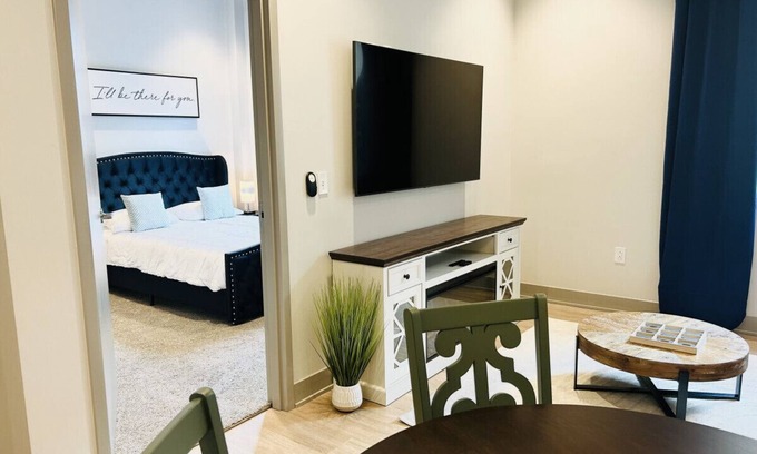 Downtown Condo | Downtown Lex Full Friends Condo