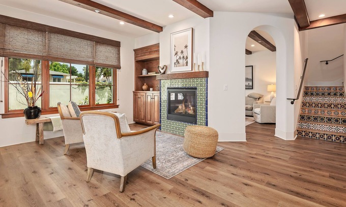 Oak Park House | Downtown Life, close to shops, restaurants,& fun.