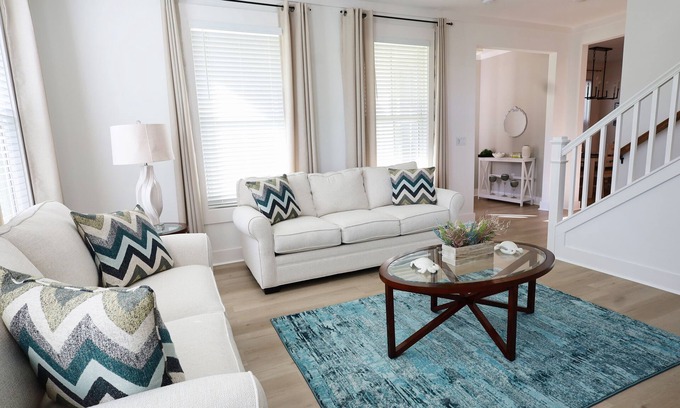 South Pensacola House | Downtown Luxurious Home - New Construction, Minutes to the Beaches, Sleeps 8