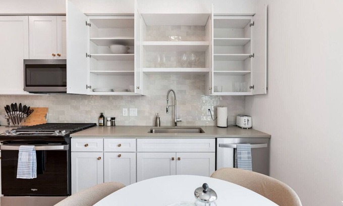 Downtown Salt Lake City Apartment | Downtown Luxury 1BD- Pool/Spa/Bowl/Golf/Gym/Parkng