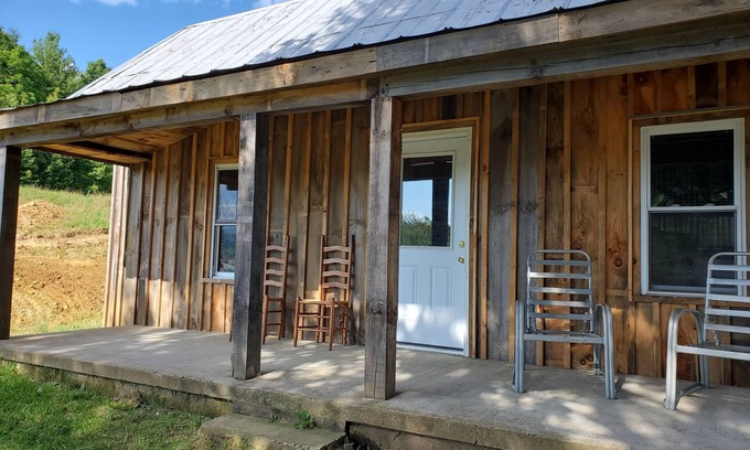 Mountain City House | Downtown Mountain City