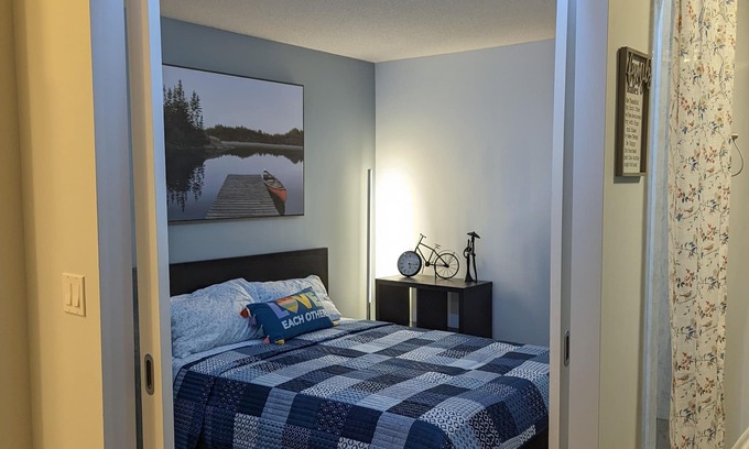 Fort York Condo | Downtown near CN Tower by THE LAKE with Secured Parking