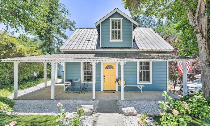 Nevada City House | Downtown Nevada City 1900 Victorian Retreat!