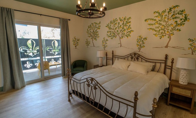 Biloxi Hotel | Downtown Ocean Springs Suite 202