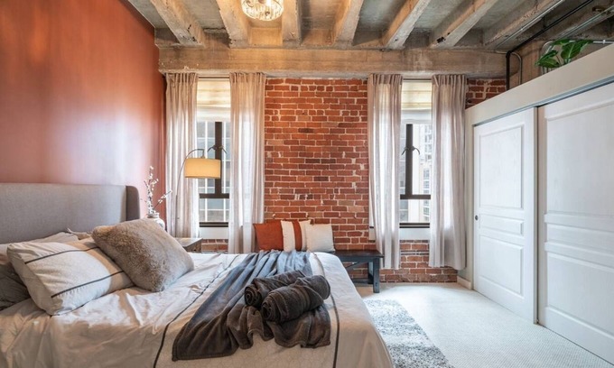 Downtown Phoenix Apartment | 🏙️ Downtown Phoenix Loft | Fast Wi-Fi & Walkable Attractions 🏙️