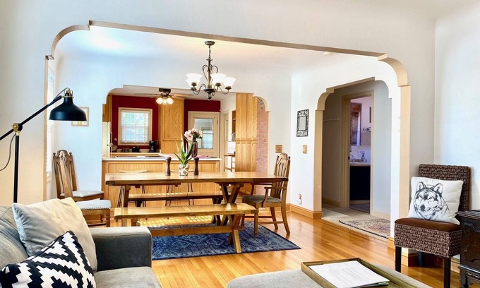 Mount Shasta House | Downtown Spacious Charming 5 Bedroom Retreat In The Heart of Mt. Shasta.