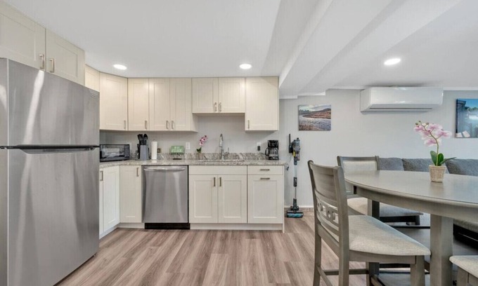 Traverse City Apartment | `Downtown TC Retreat on the water - Sleeps 6