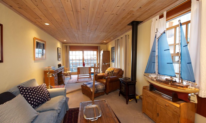 Belvedere Tiburon Apartment | Downtown Tiburon Bay Side