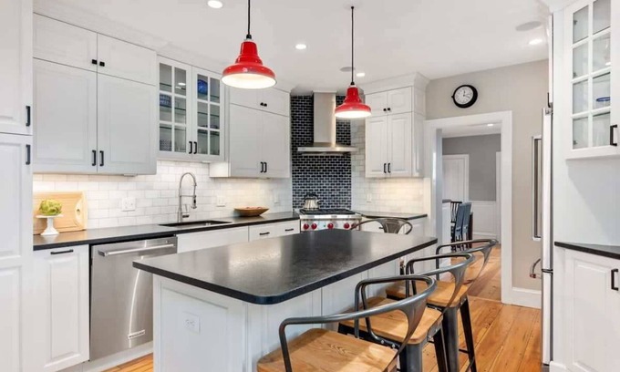 Newburyport House | Downtown Townhouse | Beautiful Kitchen | Parking