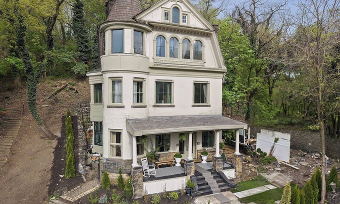 Oakland House | Downtown Victorian Mansion