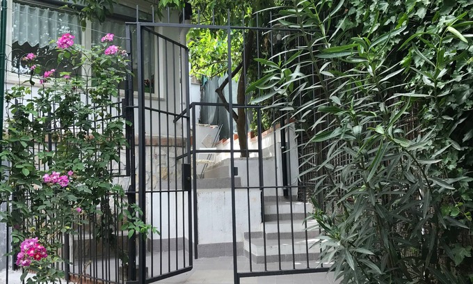 Montecalvario Apartment | Downtown, with private garden away from traffic noise, GARDEN House