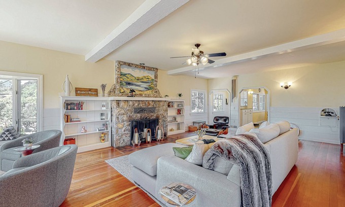 Healdsburg House | Dragon Cottage | Historic house in Healdsburg with Russian River Valley views