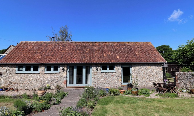 Musbury Cottage | DRAGON COTTAGE, pet friendly, character holiday cottage in Musbury