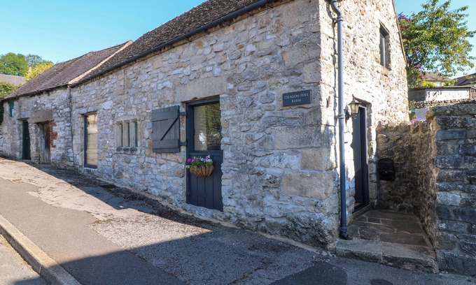 Carsington Cottage | DRAGON HILL BARN, family friendly, with open fire in Brassington