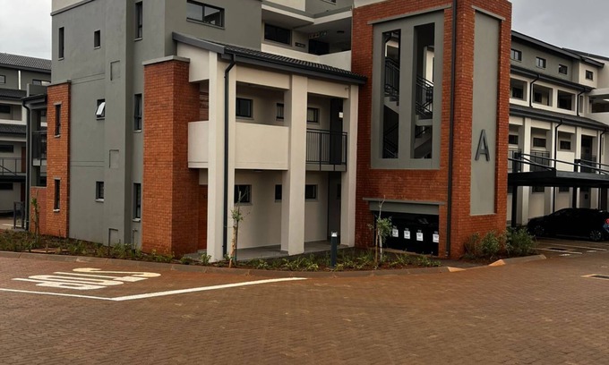 Greater Johannesburg Metropolitan Area Apartment | Draw back to this haven, You can easily reach the world and it can come to you.