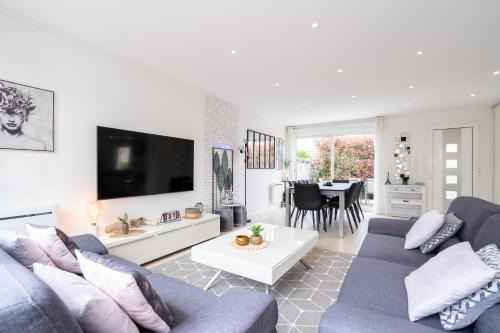 Montevrain House | Dream Factory House - Disneyland Paris - 8 Pax WIFI PARKING
