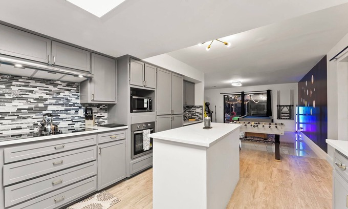 Carrollton House | Dream GetAway/Pool/HotTub/Games with fitness and game room