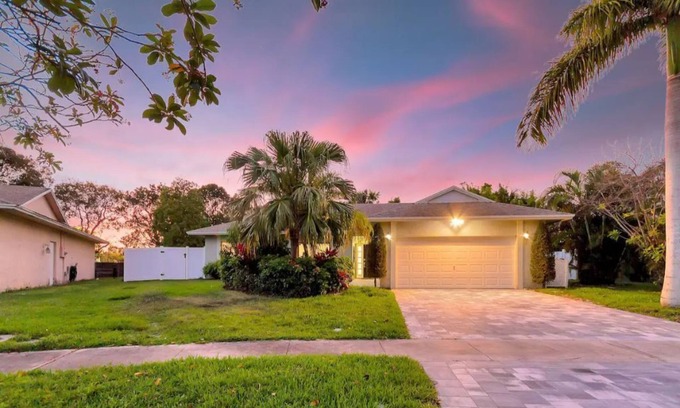 Boca Raton House | Dream House w/Huge Private Yard/Pool/Spa Game Rm