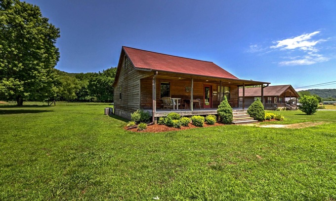 Mountain View Cabin | Dream Valley Mountain View Cabin w/Covered Porch!