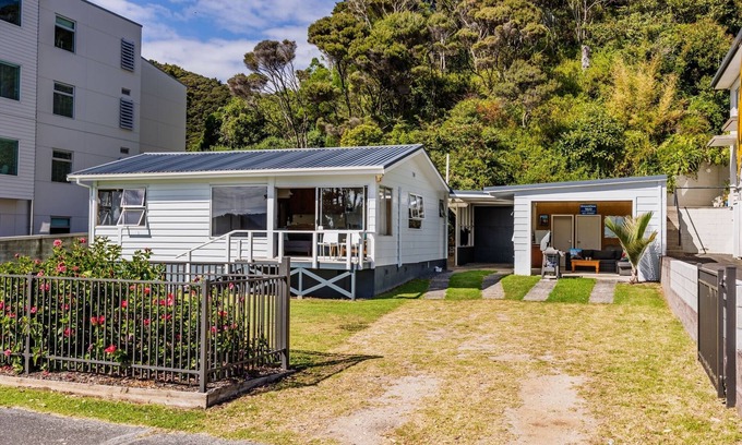 Paihia House | Dream View Waterfront - Paihia Holiday Home