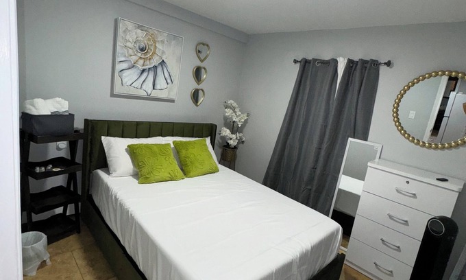 Central Islip Apartment | DreamStay Private Entrance, Pet-Friendly Suite