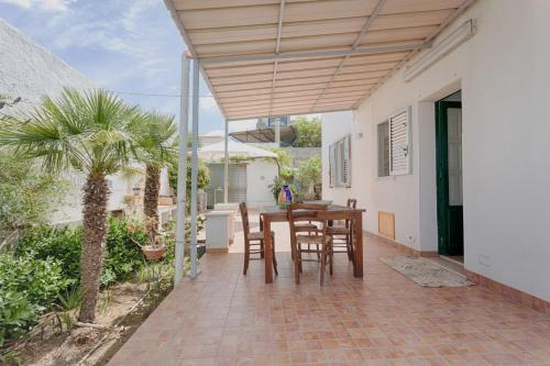 Rilievo Apartment | Dreamy Apartment with Veranda, Pool and Parking