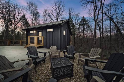 Sevierville House | Dreamy Cabin Near Gatlinburg Hot Tub Fire Pit Secluded and Cozy!